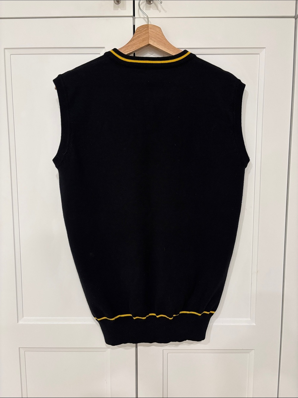 Hufflepuff Harry Potter V-Neck Sweater Vest - M - Picture 4 of 4
